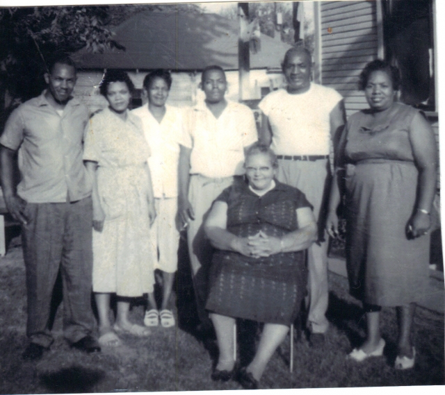 Lionel,Bobbie,Evelyn,James,John,Winnie and Mama Janie 